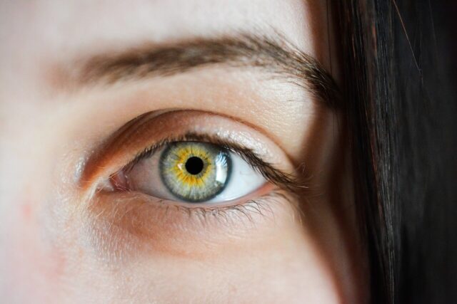 5 Causes of Itchy Eyes, Signs and Remedies